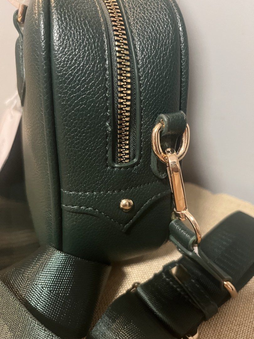Original Acacia two way bag (Category: Cross-body Bags) located in Tabaco. Submitted by debeub (Listing ID 1452970232, Image 3). Description: Original acacia With hangtag pwede pang gift.