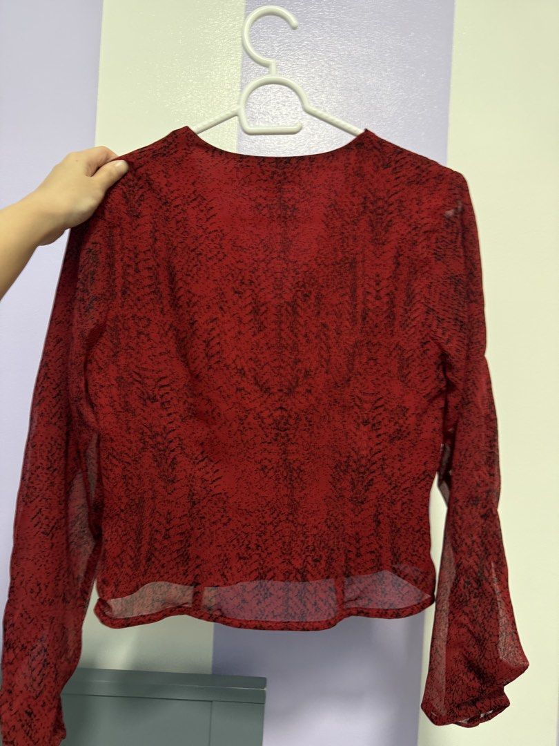 [Original] Banana Republic Red Top - Size 0 (Category: Blouses) located in Manila. Submitted by ruthbeer_ (Listing ID 1453032602, Image 3). Description: .