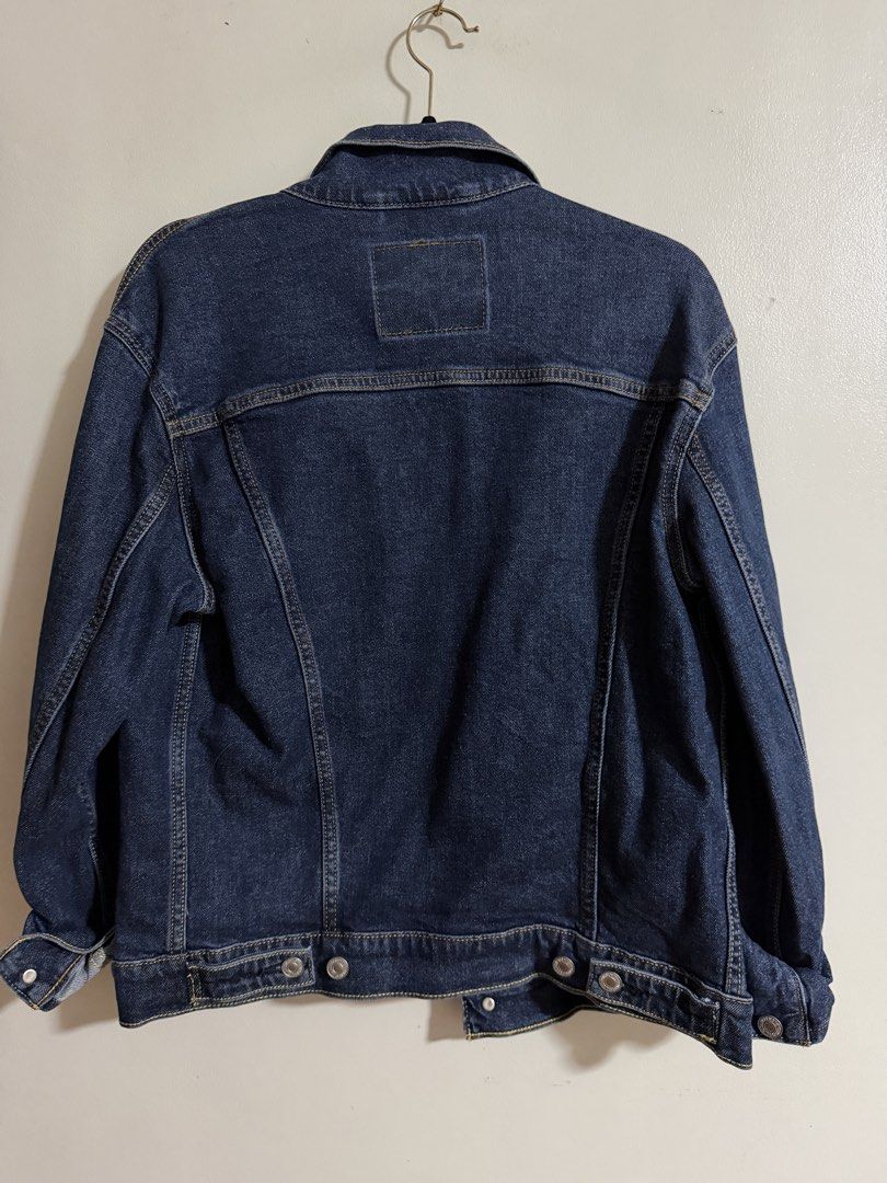 Original Levi's Denim Boyfriend Jacket Size Small (Category: Coats, Jackets and Outerwear) located in Quezon City. Submitted by teetharejade (Listing ID 1452945777, Image 3). Description: - Classic Levi's denim jacket - Dark wash blue - Two chest pockets with button closures - Size S - will fit small to medium+ - Great staple piece for any wardrobe Bought in US.
