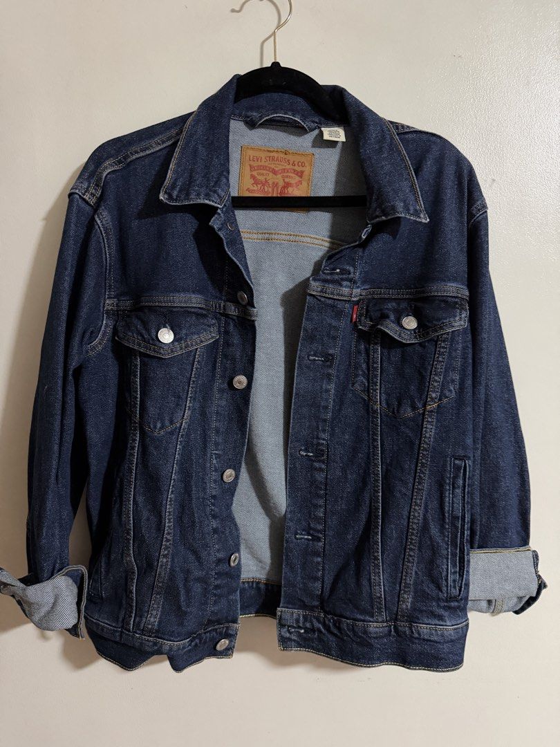 Original Levi's Denim Boyfriend Jacket Size Small (Category: Coats, Jackets and Outerwear) located in Quezon City. Submitted by teetharejade (Listing ID 1452945777, Image 1). Description: - Classic Levi's denim jacket - Dark wash blue - Two chest pockets with button closures - Size S - will fit small to medium+ - Great staple piece for any wardrobe Bought in US.