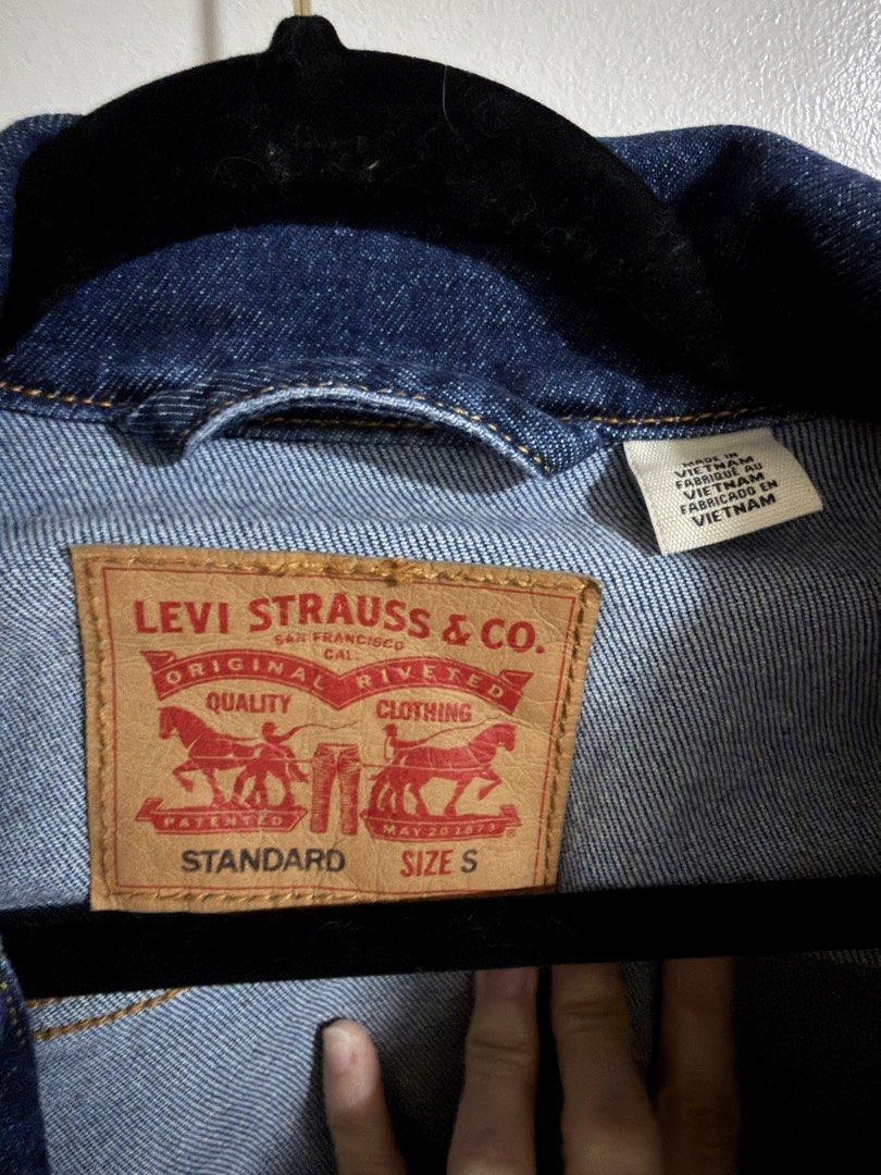 Original Levi's Denim Boyfriend Jacket Size Small (Category: Coats, Jackets and Outerwear) located in Quezon City. Submitted by teetharejade (Listing ID 1452945777, Image 2). Description: - Classic Levi's denim jacket - Dark wash blue - Two chest pockets with button closures - Size S - will fit small to medium+ - Great staple piece for any wardrobe Bought in US.