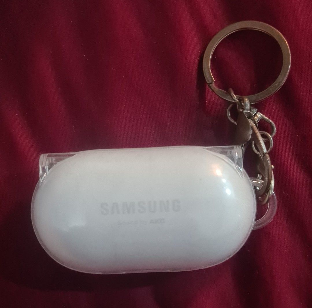Original Samsung Earbuds White (Category: Earphones) located in Paranaque City. Submitted by lorem45 (Listing ID 1453006571, Image 2). Description: complete with box and cord.