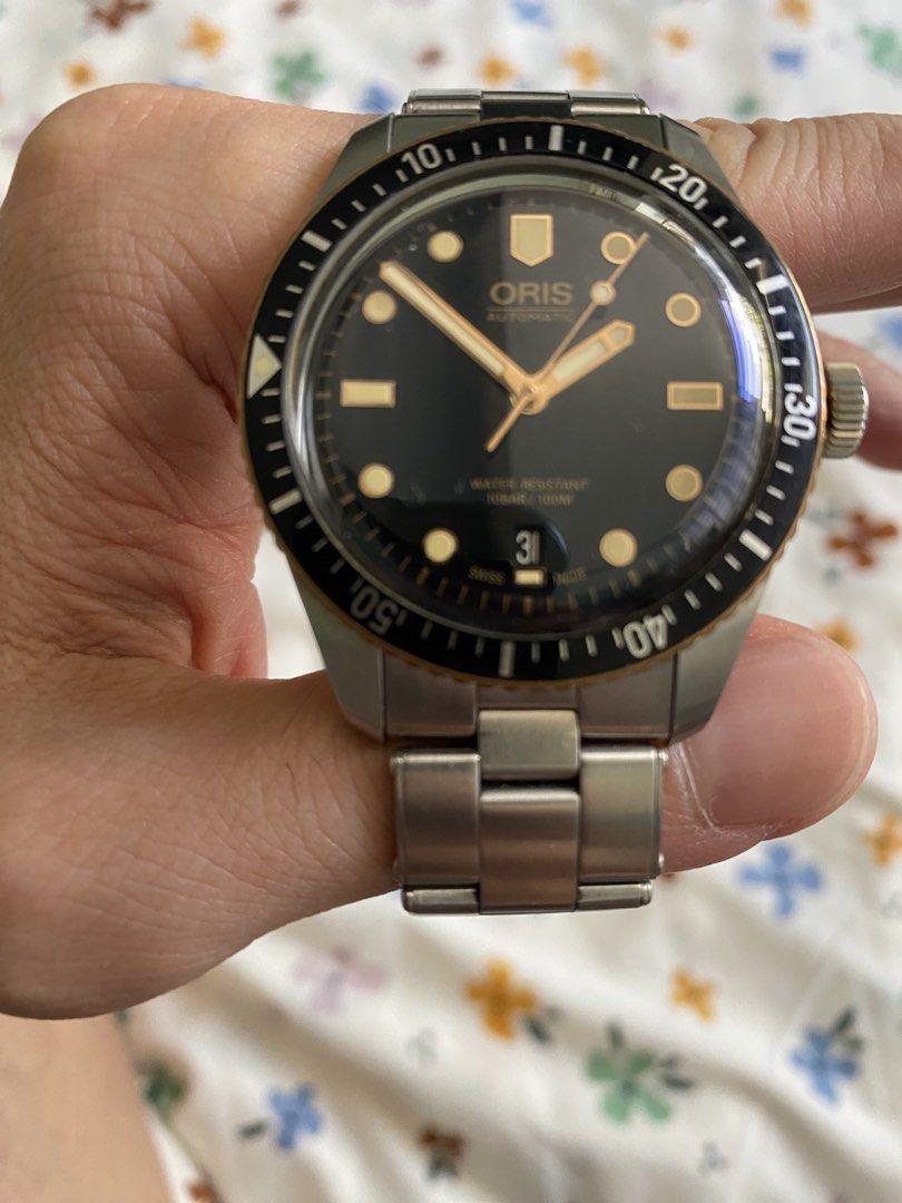 2018 Basel World Oris 65 Divers Automatic Divers Watch Complete with Box manual Card (Category: Men's Watches) located in Las Pinas. Submitted by orista_ph (Listing ID 1452924819, Image 1). Description: Complete with Box Manual and Card - Oris Automatic Watch - Black Dial with Date Window - Water Resistant 10 Bar / 100m - Stainless Steel Bracelet - Rotating Bezel - Ideal for Everyday Wear or Diving.