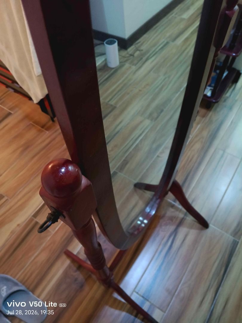 Oval shaped, Standing Mirror, 17.5 by 60 inches (Category: Mirrors) located in Caloocan City. Submitted by redflowndon27 (Listing ID 1452910583, Image 2). Description: Oval shaped 17.5 by 60 inches.