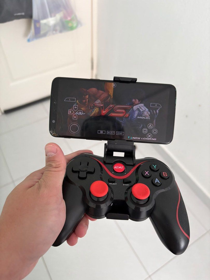phone controller (Category: Controllers) located in Singapore. Submitted by ddjeieheh (Listing ID 1452978027, Image 1). Description: you want sell this 3 phone - pocophone issue crack screen - ⁠one plus 5T ram 8 / 128 gb issue crack screen - ⁠iphone se 2020 128 gb , issue : restart 5 min get game pad free and set up emulator game already if take all 3 best price $180.