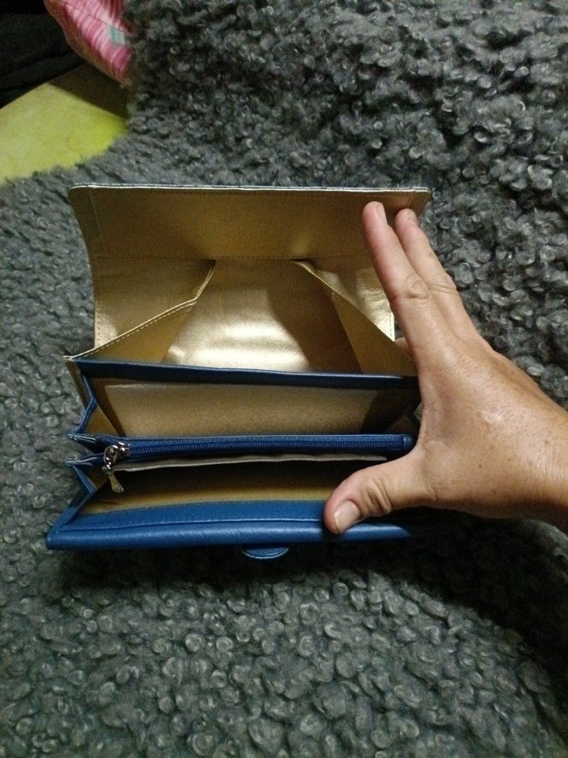Python Garçon High-Quality Type (Category: Bags & Wallets) located in Batu Pahat. Submitted by brightcrystal-603c (Listing ID 1452993205, Image 3). Description: This is a spacious long wallet made of genuine python leather. The coin case opens wide, making it easy to put coins in and take them out. size Approximately 19cm wide, 10cm high, and 3-4.5cm thick. Material: Genuine python leathe.