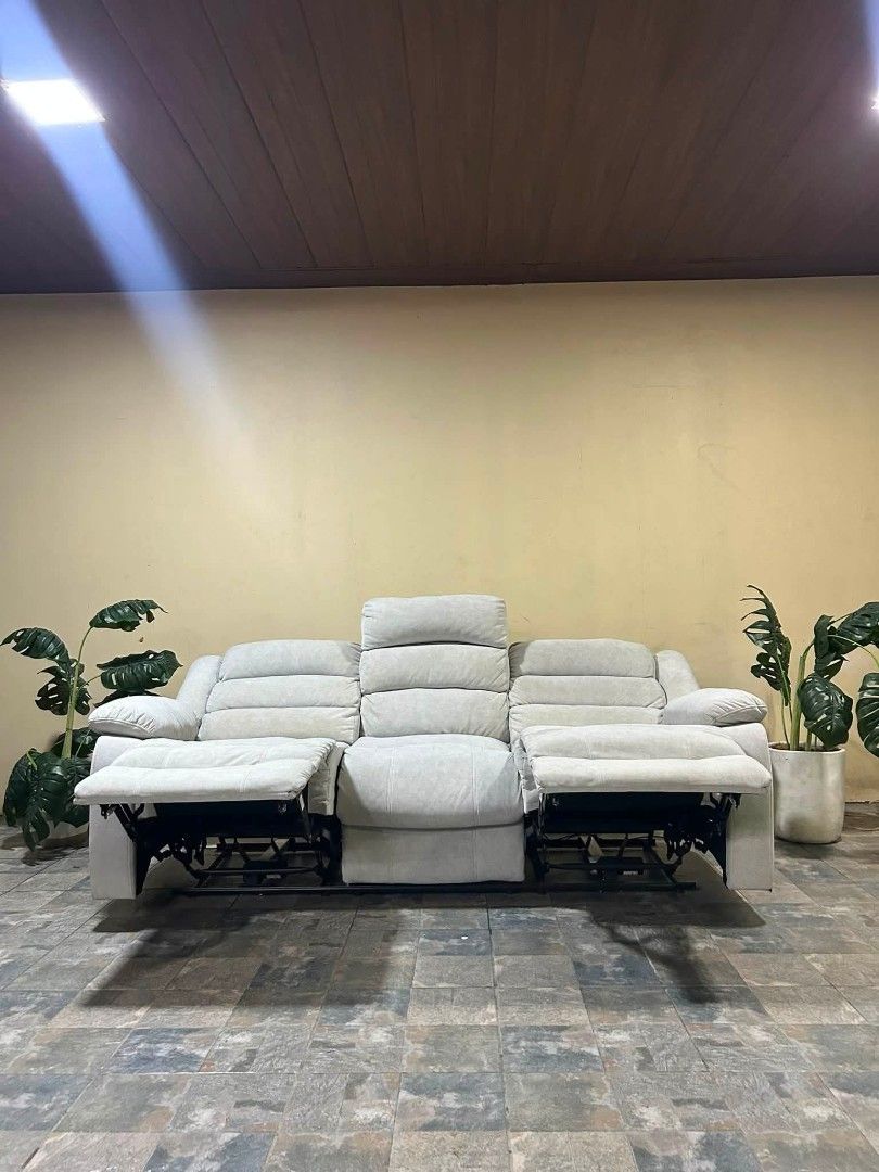 Reclining sofa (Category: Sofas) located in Meycauayan. Submitted by marygracecasimiro (Listing ID 1453048663, Image 2). Description: Imported Automatic Reclining Sofa with Usb Port from Korea P32k lang mga suki 85x65x40in 3 Seater Gray Velvet Gamuza With Usb Port Charger Automatic Deep Clean n Sanitized Walang Sag Walang Lubog Makapal ang Foam Super Comfy Heavy Duty No issue Good Condition♥️♥️ Minor Scratch.