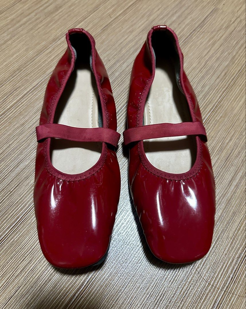 Red Patent Ballet Flats with Garter Strap (Category: Flats & Sandals) located in Quezon City. Submitted by declutter_incorporated (Listing ID 1452977434, Image 3). Description: - Red patent leather ballet flats - Elastic strap for a secure and comfortable fit - Versatile for everyday or dressy occasions - Easy slip-on design .