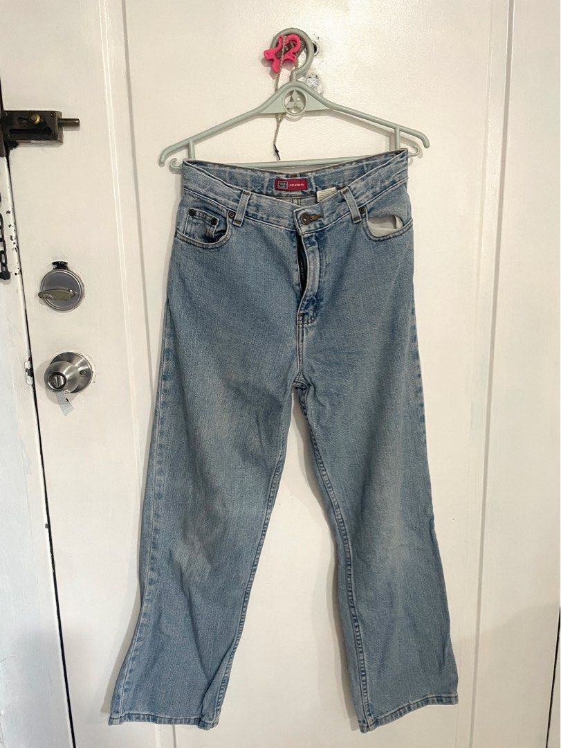 Relaxed fit denim jeans (Category: Jeans) located in Bacolod City. Submitted by declutteringbyj_ (Listing ID 1452942393, Image 1). Description: - Relaxed fit - Ideal for everyday wear and versatile style - Fits size 27-28 .
