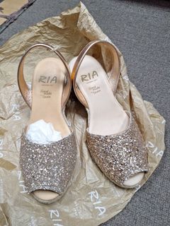 (Category: ) located in . Submitted by roxysquarebuyattheshop (Listing ID 1452895135, Image 1). Description: .