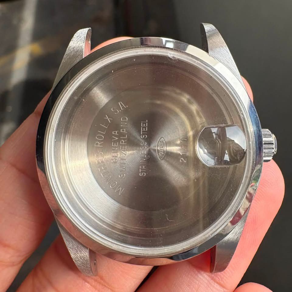 Rolex casing (Category: Watches) located in Kota Bharu. Submitted by sabrijaka (Listing ID 1453033490, Image 1). Description: .