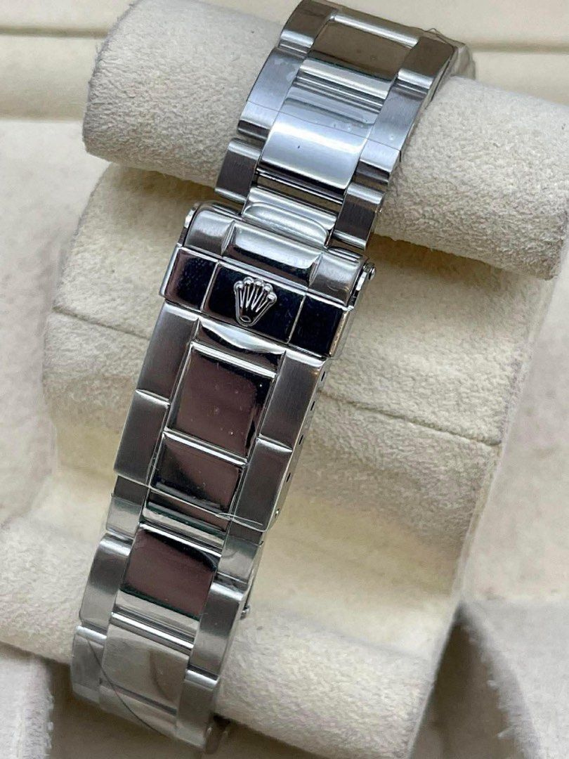 Rolex Oyster Perpetual Yacht-Master Automatic Watch (Category: Luxury Watches) located in Manila. Submitted by watchesbyjamesdy (Listing ID 1452916687, Image 3). Description: - Rolex Oyster Perpetual Yacht-Master - Automatic movement - Stainless steel case and bracelet - Silver dial with date window - Rotating bezel - Swiss made - Great timepiece.