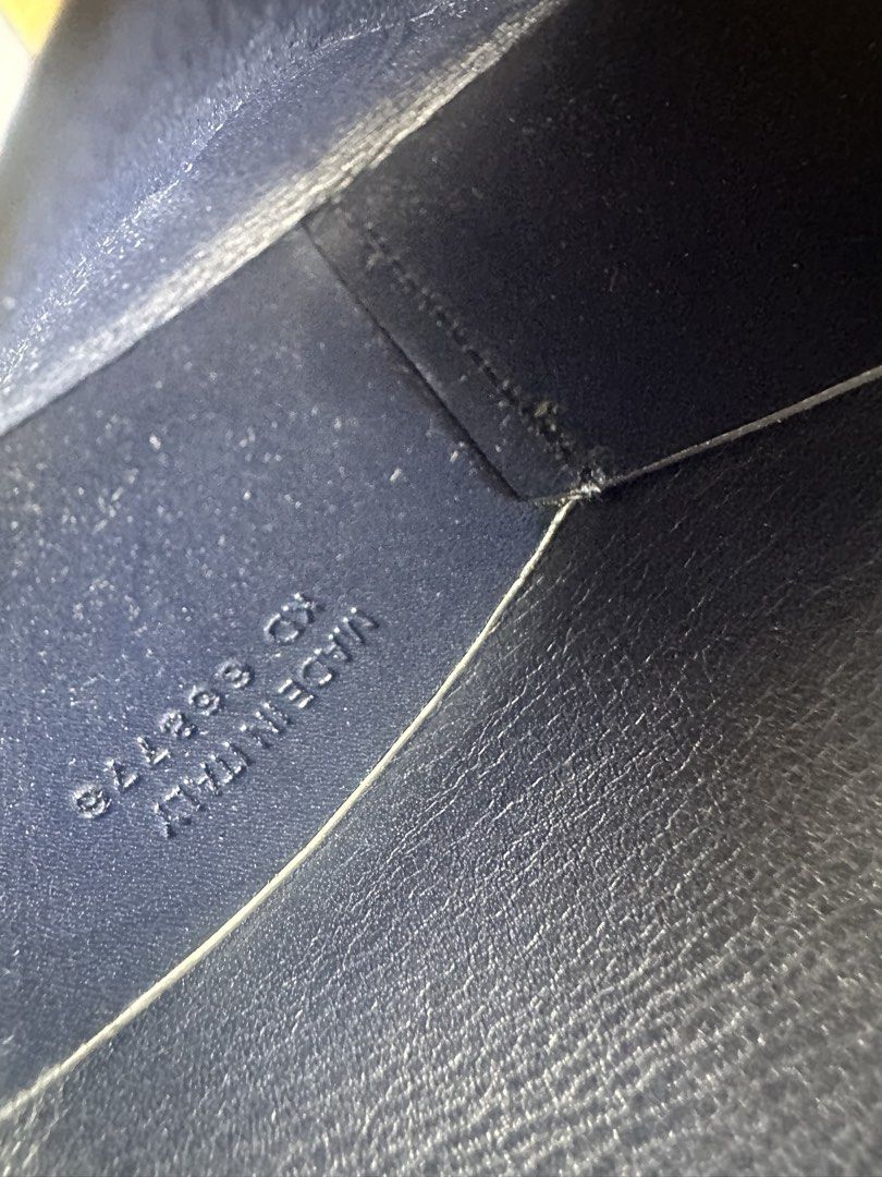 Salvatore Ferragamo Card Wallet (Category: Luxury Bags & Wallets) located in Cavite. Submitted by pidiyey (Listing ID 1452917126, Image 3). Description: normal sign of use genuine leather coded check pics for reference.