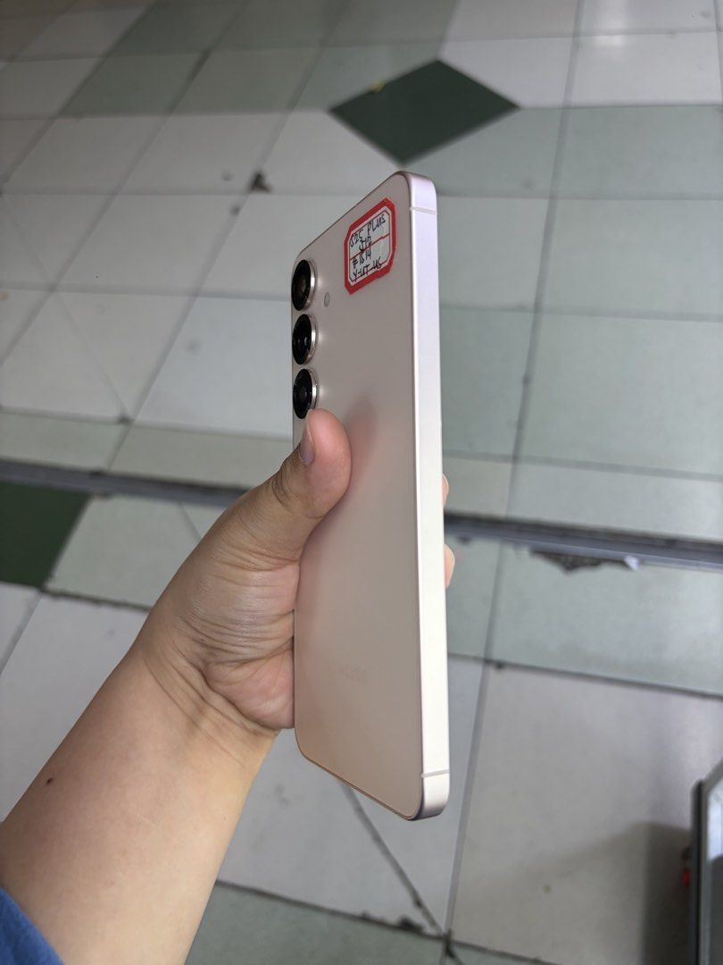 Samsung S25 Plus 5G 512gb FU NTC No issue (Category: Samsung) located in San Juan City. Submitted by javedsgadgetshop (Listing ID 1452932052, Image 3). Description: PTPA : Padelete po if bawal ❌ Here's the QUICK INFO ➡️ Samsung S25+ 5G ➡️ 512gb ➡️ Rosegold COLOR ➡️ NTC PHYSICAL SIM ➡️ 98% MAKINIS & Good BATT ➡️ STORE WARRANTY ➡️ WITH CASE AND CHARGER - serial can be check on apple website |Money back if its proven fake ( for iphone only ) ‼️ 🤝 W