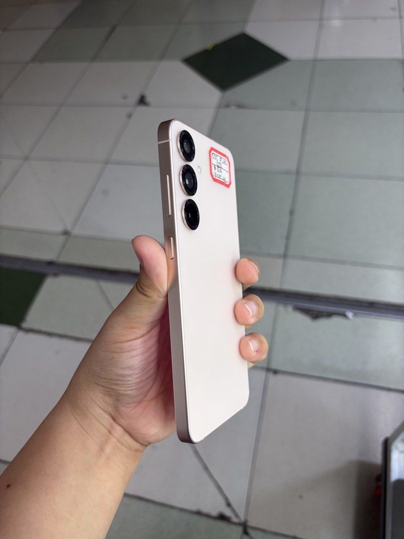 Samsung S25 Plus 5G 512gb FU NTC No issue (Category: Samsung) located in San Juan City. Submitted by javedsgadgetshop (Listing ID 1452932052, Image 2). Description: PTPA : Padelete po if bawal ❌ Here's the QUICK INFO ➡️ Samsung S25+ 5G ➡️ 512gb ➡️ Rosegold COLOR ➡️ NTC PHYSICAL SIM ➡️ 98% MAKINIS & Good BATT ➡️ STORE WARRANTY ➡️ WITH CASE AND CHARGER - serial can be check on apple website |Money back if its proven fake ( for iphone only ) ‼️ 🤝 W