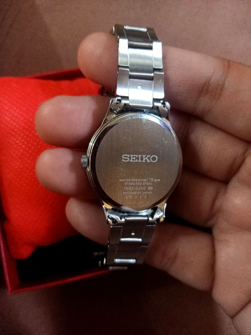 Seiko Blue Dial Watch (Category: Luxury Watches) located in Angeles City. Submitted by fabfindsbynai (Listing ID 1452894503, Image 2). Description: ⌚Preloved Classic Seiko Watch from Japan 💕 Eye-catching blue sunburst dial 👉Model: 7N82-OJNO 👉Stainless Steel Band 👉Water Resistant up to 10 Bar 👉Durable stainless steel bracelet 👉Date window at 3 o'clock position 👉 Ideal for Everyday Wear 👉Made in Japan .