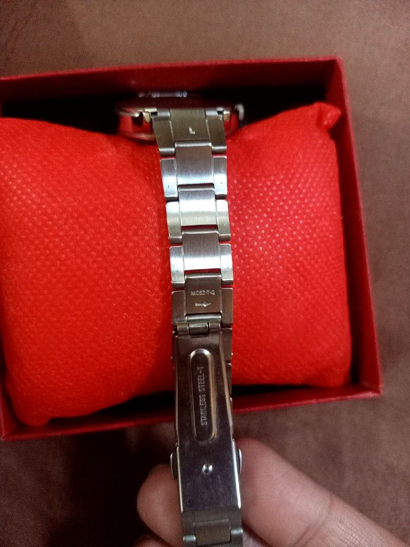 Seiko Blue Dial Watch (Category: Luxury Watches) located in Angeles City. Submitted by fabfindsbynai (Listing ID 1452894503, Image 3). Description: ⌚Preloved Classic Seiko Watch from Japan 💕 Eye-catching blue sunburst dial 👉Model: 7N82-OJNO 👉Stainless Steel Band 👉Water Resistant up to 10 Bar 👉Durable stainless steel bracelet 👉Date window at 3 o'clock position 👉 Ideal for Everyday Wear 👉Made in Japan .
