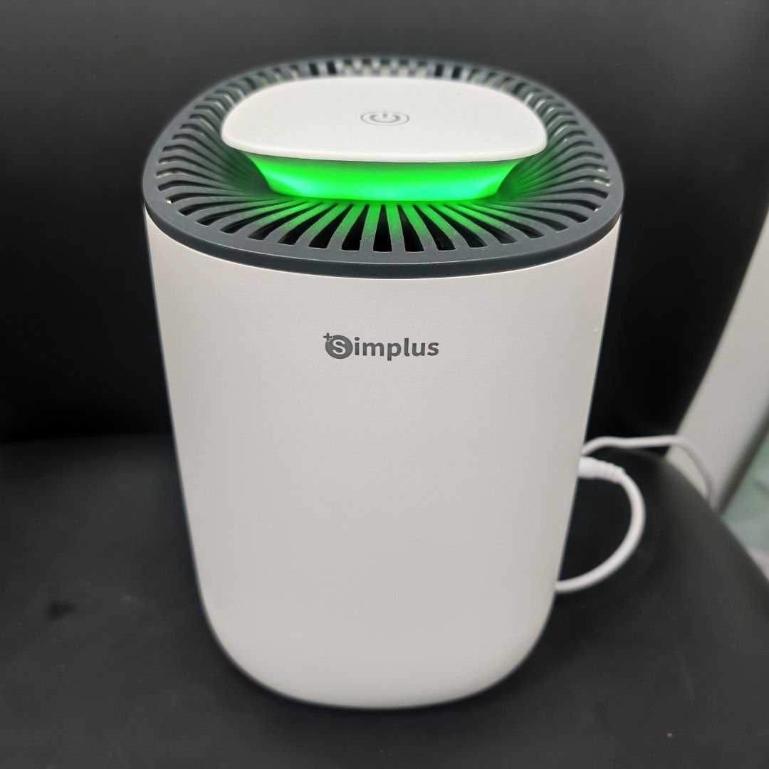 Simplus Dehumidifier (Category: Air Purifiers & Dehumidifiers) located in Singapore. Submitted by luicomesmyway (Listing ID 1452886878, Image 1). Description: Bought early this year but no heavy usage. Quiet and simple one touch operation. Suits small enclosed room or wardrobe/cabinets. Water tank capacity: 600 ml.