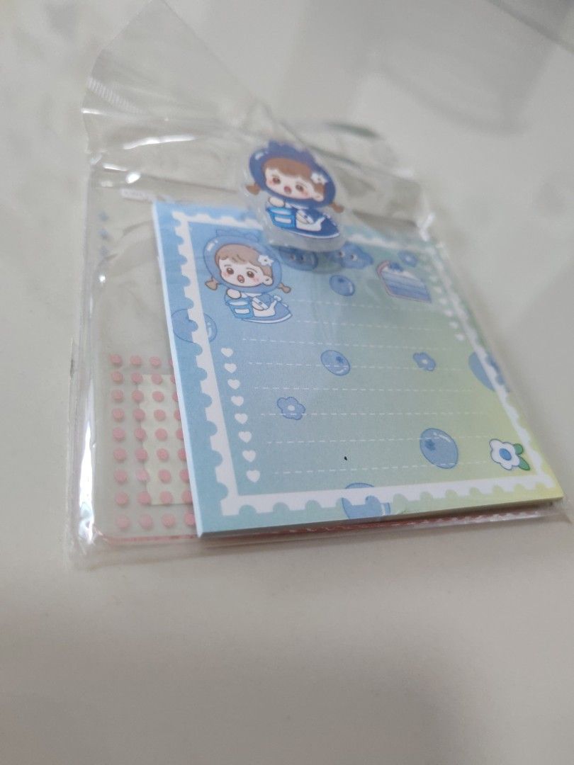 Small note pad (Category: Stationery & School Supplies) located in Georgetown. Submitted by rach_lmx (Listing ID 1452881104, Image 2). Description: .