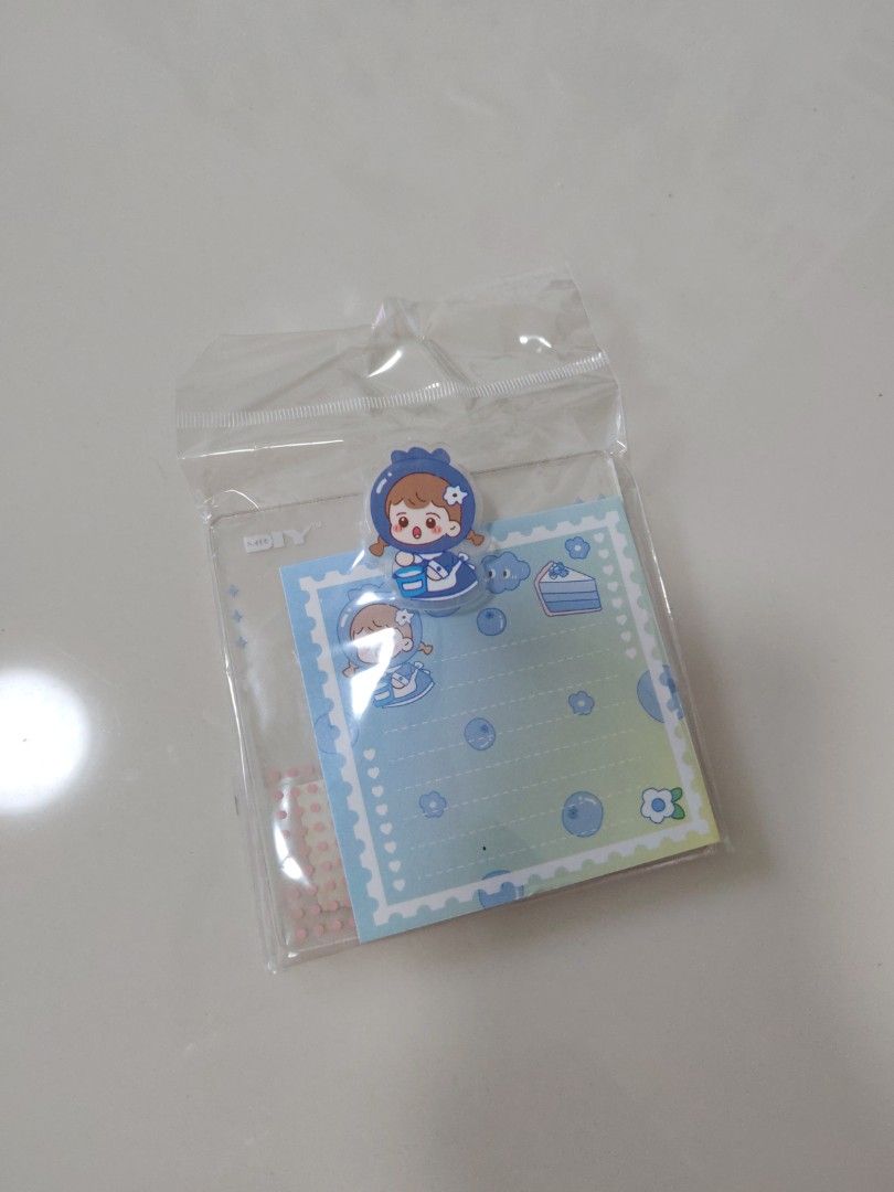 Small note pad (Category: Stationery & School Supplies) located in Georgetown. Submitted by rach_lmx (Listing ID 1452881104, Image 1). Description: .