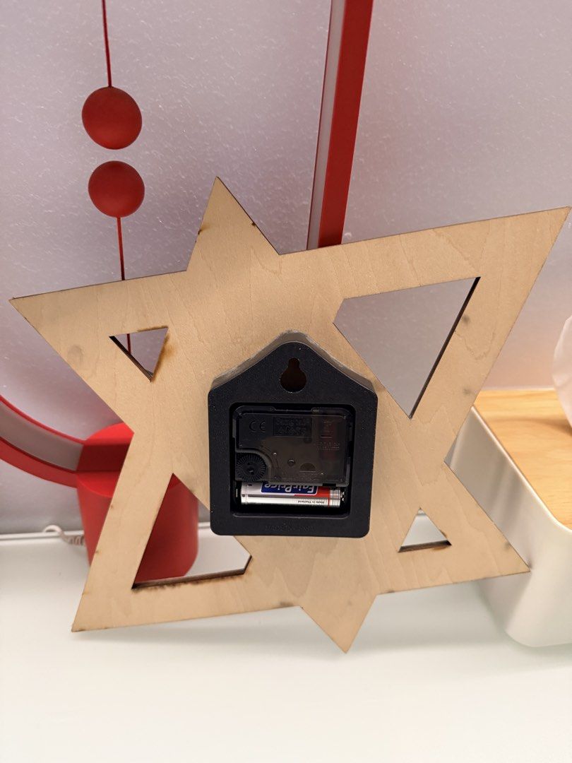 Small wall clock (Category: Clocks) located in Singapore. Submitted by cni_frus (Listing ID 1453030972, Image 2). Description: Small wall clock Black & white 30cm x 26cm.