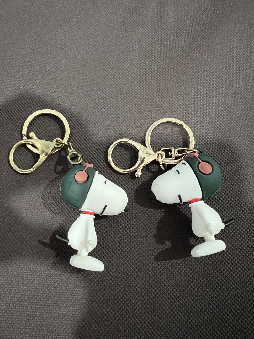 Snoopy Keychains (Category: Character Goods) located in Singapore. Submitted by morado_storee (Listing ID 1452985705, Image 2). Description: Snoopy keychains Includes various Snoopy designs (red strap, headphones, Melaka special edition) $1 each.