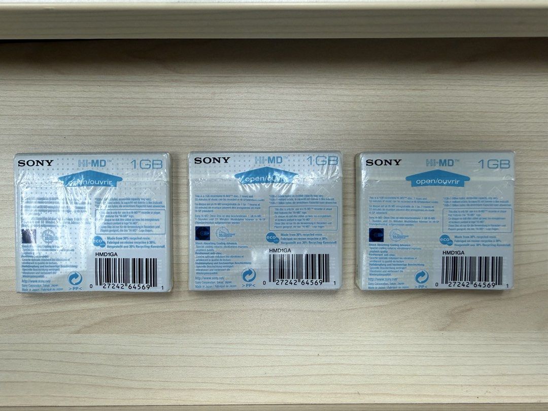 SONY Hi-MD 1GB 碟 （分類：音樂播放裝置 MP3及CD Player）位於 Hong Kong。 由 lft999 提交（商品編號 1452928462，圖片 2）。簡介： SONY Hi-MD 1GB Disc Made in JAPAN 全新未用過 三隻一套不拆散賣共HK$900. 不議價，謝謝 未拆未曾錄過的，售後不退不換 面交，金鐘地鐵站 。