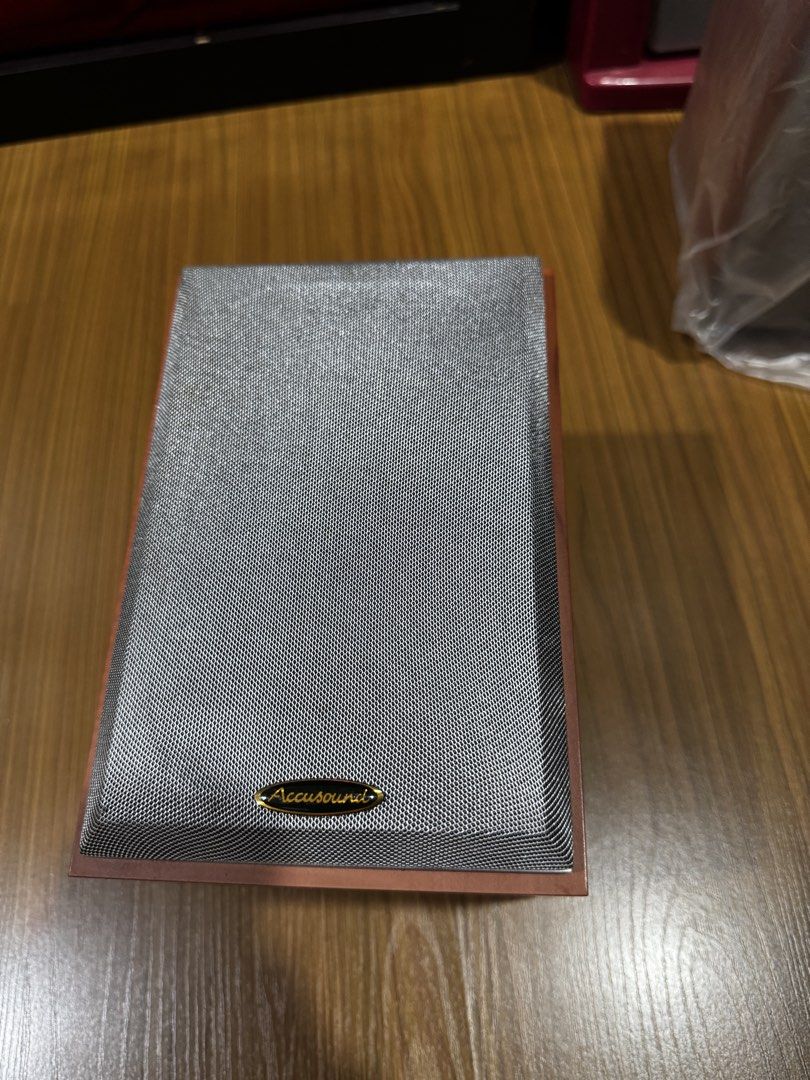 Speaker (Category: Soundbars, Speakers & Amplifiers) located in Singapore. Submitted by zenwater_4c7a2f (Listing ID 1452926697, Image 3). Description: .