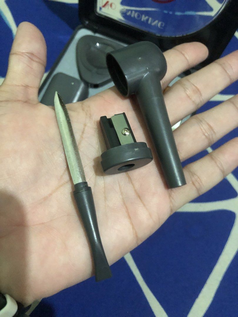 Stationary tools (Category: Stationery & School Supplies) located in Quezon City. Submitted by markgolveo (Listing ID 1452957755, Image 2). Description: Stationary tools Depleted pen markers.