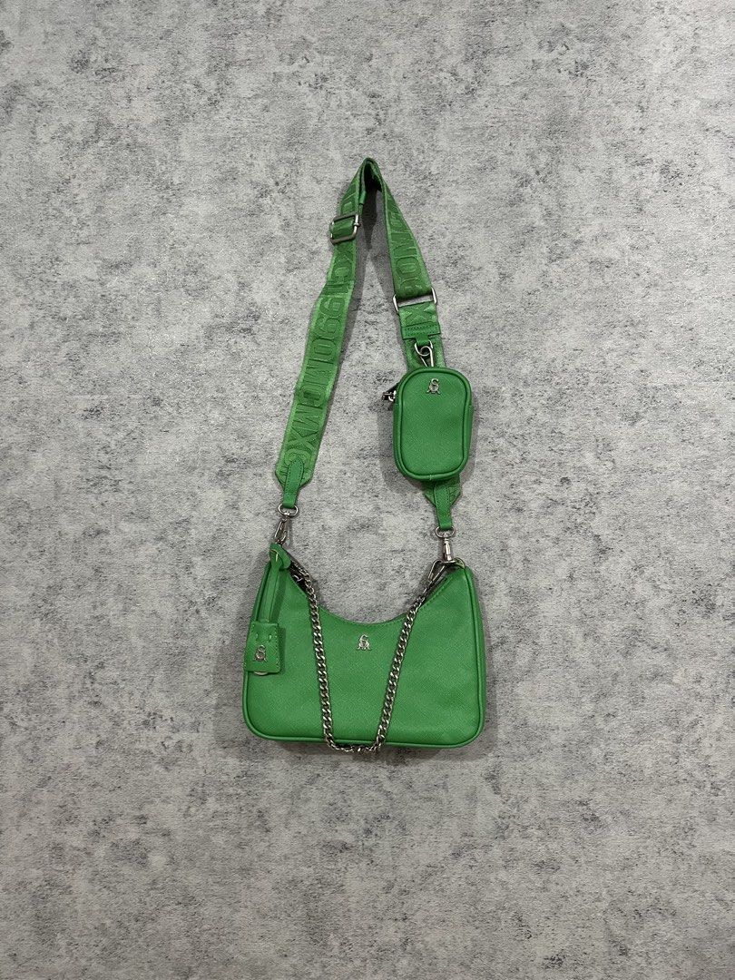 steve madden bvital crossbody with chain strap (Category: Cross-body Bags) located in Bulacan. Submitted by modamuze (Listing ID 1452944098, Image 1). Description: two way detachable straps in a good condition as is in the photos .