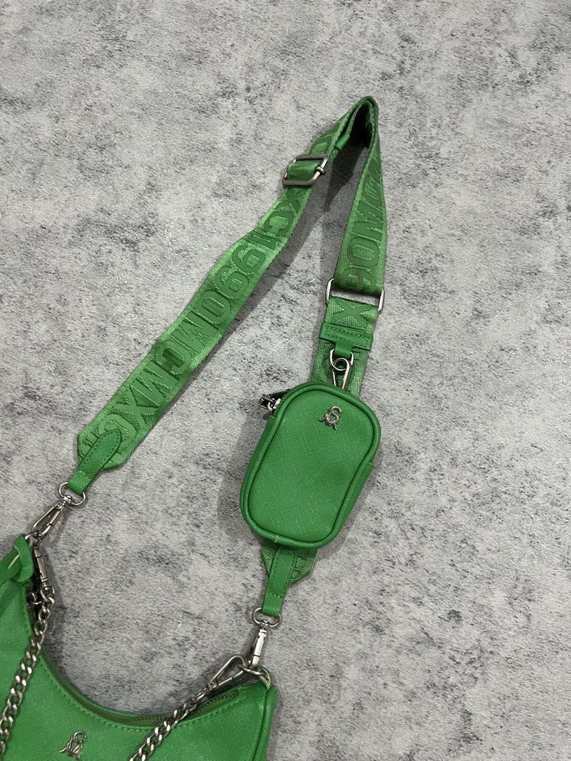steve madden bvital crossbody with chain strap (Category: Cross-body Bags) located in Bulacan. Submitted by modamuze (Listing ID 1452944098, Image 3). Description: two way detachable straps in a good condition as is in the photos .