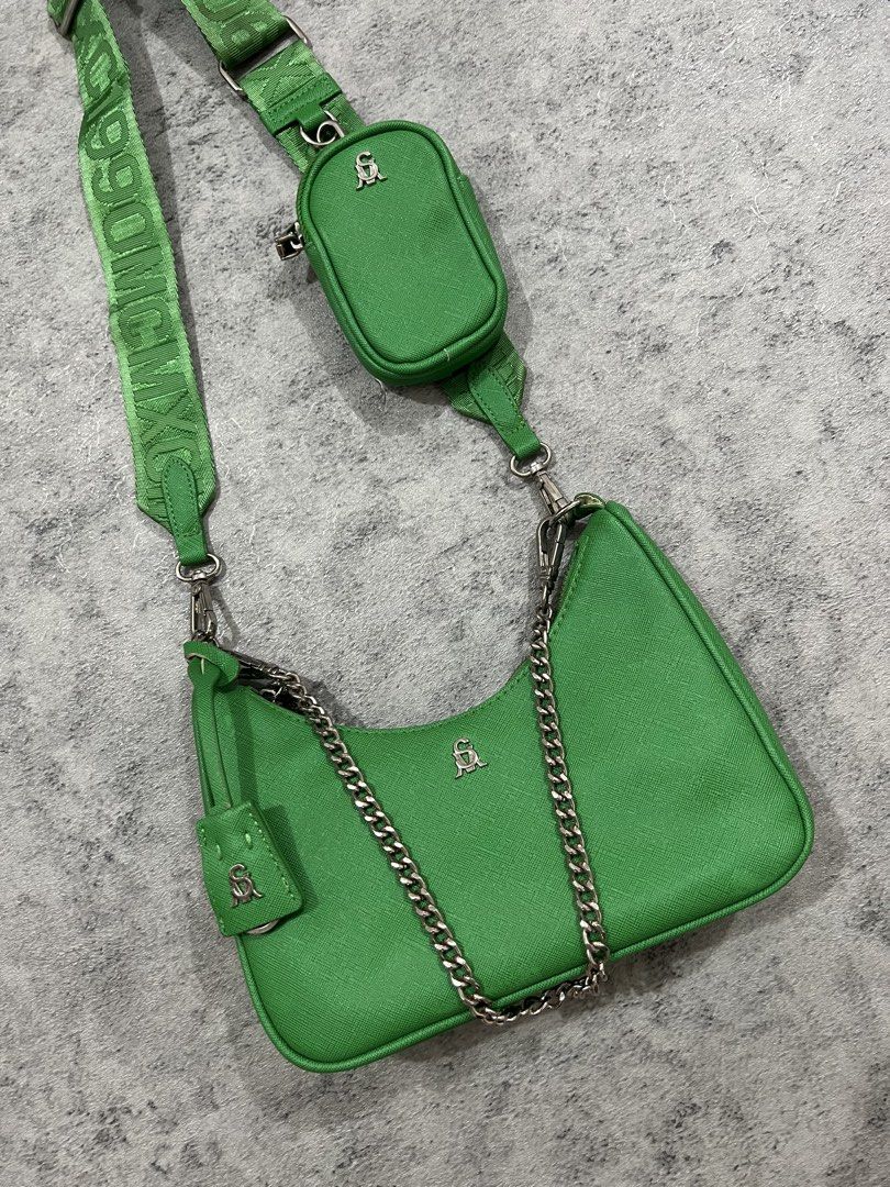 steve madden bvital crossbody with chain strap (Category: Cross-body Bags) located in Bulacan. Submitted by modamuze (Listing ID 1452944098, Image 2). Description: two way detachable straps in a good condition as is in the photos .