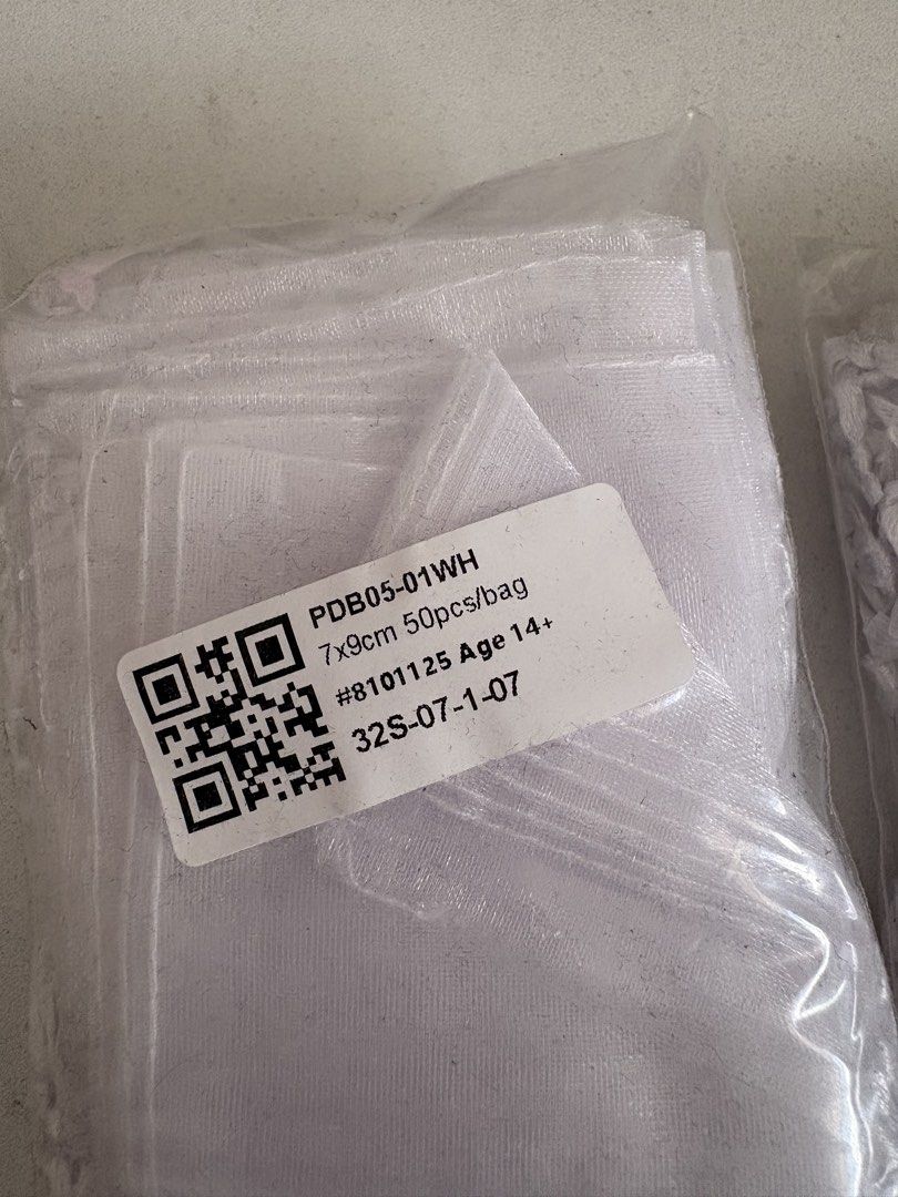 Tiny drawstring packaging 7x9cm (Category: Craft Supplies & Tools) located in Singapore. Submitted by eejlnry (Listing ID 1452904421, Image 2). Description: clearing stuff from my flower business size: 7x9cm quantity: i think i have at least 60 here material: Sheer organza perfect for jewelry, small gifts, party favors, and crafts.