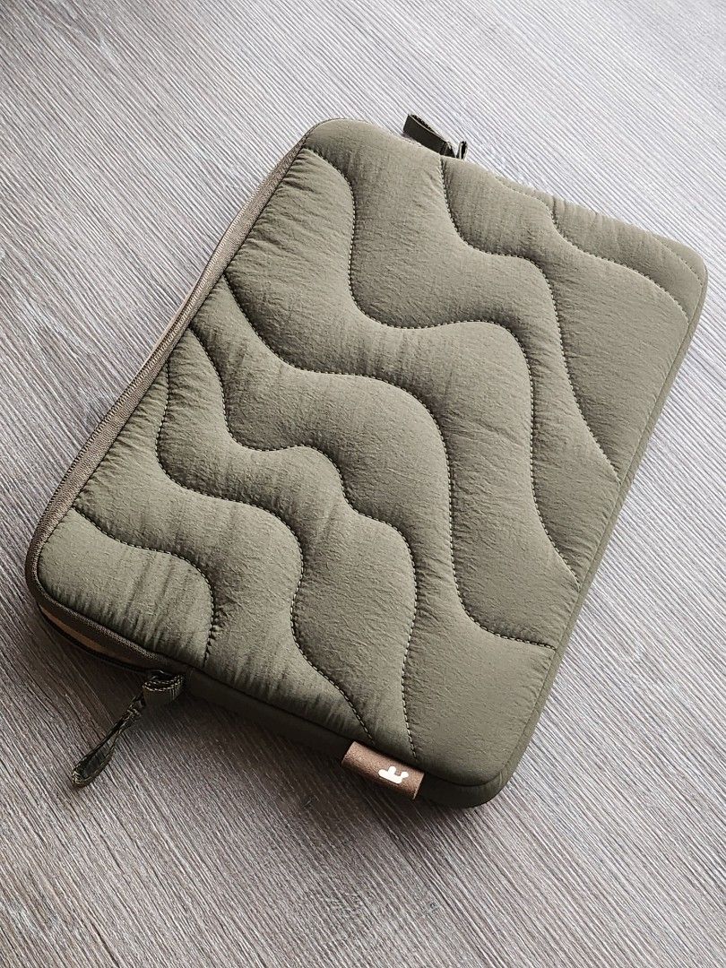 Tomtoc Terra A27 14" Mac or Laptop Sleeves (Category: Laptop Bags & Sleeves) located in San Juan City. Submitted by aisaku (Listing ID 1452947559, Image 1). Description: for sale: Tomtoc Terra A27 14" Mac or Laptop Sleeves good as new php 2.5k Dm me for inquiries..
