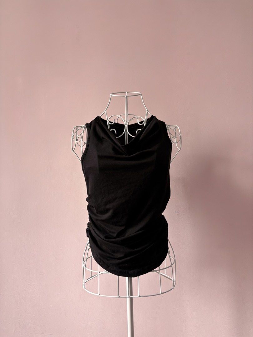 Tops (Category: Tops) located in Kuala Lumpur. Submitted by lovedby.fate (Listing ID 1453032425, Image 3). Description: 🏷️ Price: RM15 📏 Size: S 📍 Location: BKI / KUL 🚚 Postage: Available 💌 DM to order.