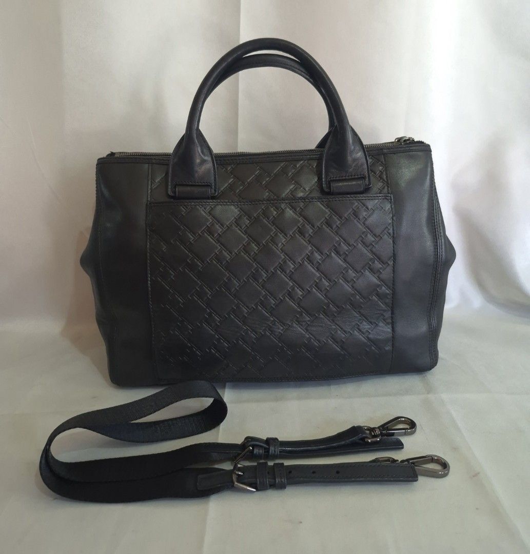 Tumi Ticon Satchel.... (Category: Briefcases) located in Davao. Submitted by bae214214 (Listing ID 1452948437, Image 2). Description: Ptpa Salamat admin Tumi Ticon Leather (Unisex) Business Satchel bag "31606DT" Excellent color and condition No issue ‼️ Walang bakbak ang leather sobrang solid at ganda pa malinis labas at loob Price: 10,500 .