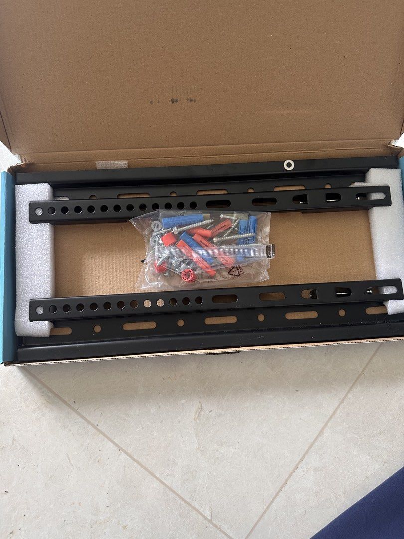 Fixed TV bracket mount (Category: TV Parts & Accessories) located in Singapore. Submitted by sg.luxe (Listing ID 1452946331, Image 2). Description: Fits 26-75 inch TV VESA compliance 100x100 to 400x400 mm Rated 45 kg Low profile design 26 mm Brand new.