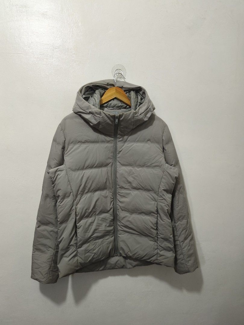 Uniqlo Gray Down Seamless Puffer Jacket Men Small (Category: Coats, Jackets and Outerwear) located in Balanga. Submitted by winterlab_ph (Listing ID 1453009300, Image 1). Description: Code: A514 Width: 21 Length: 26 Shoulders: 17 Sleeves: 25.5.