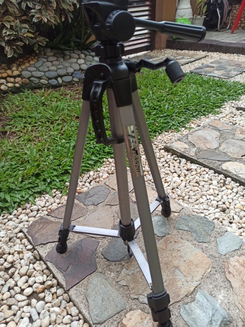 VF-wt 3520 Tripod - High quality aluminum and hard plastic, Light weight with Bag (Category: Tripods & Monopods) located in Caloocan City. Submitted by rtarellano (Listing ID 1452957695, Image 2). Description: - VF-WT3520 tripod - Includes carrying bag - Extendable legs for adjustable height - Swiveling head for versatile angles - Ideal for photography and videography - Simple setup and pack-away - Location North Caloocan.
