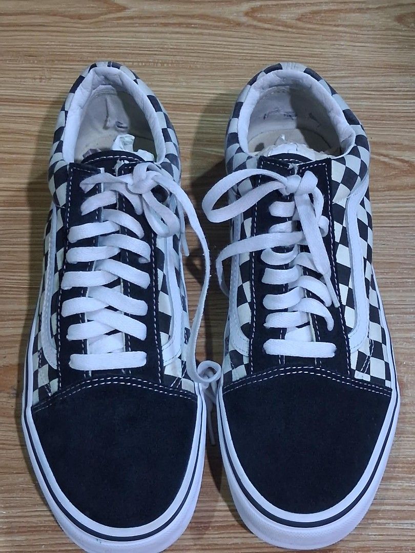 Vans old skool (Category: Sneakers) located in Koronadal. Submitted by glads08089 (Listing ID 1453014929, Image 1). Description: vans old skool primary check black suede toe cap , white leather side stripe and a black and white checker board canvas side panel excellent condition.
