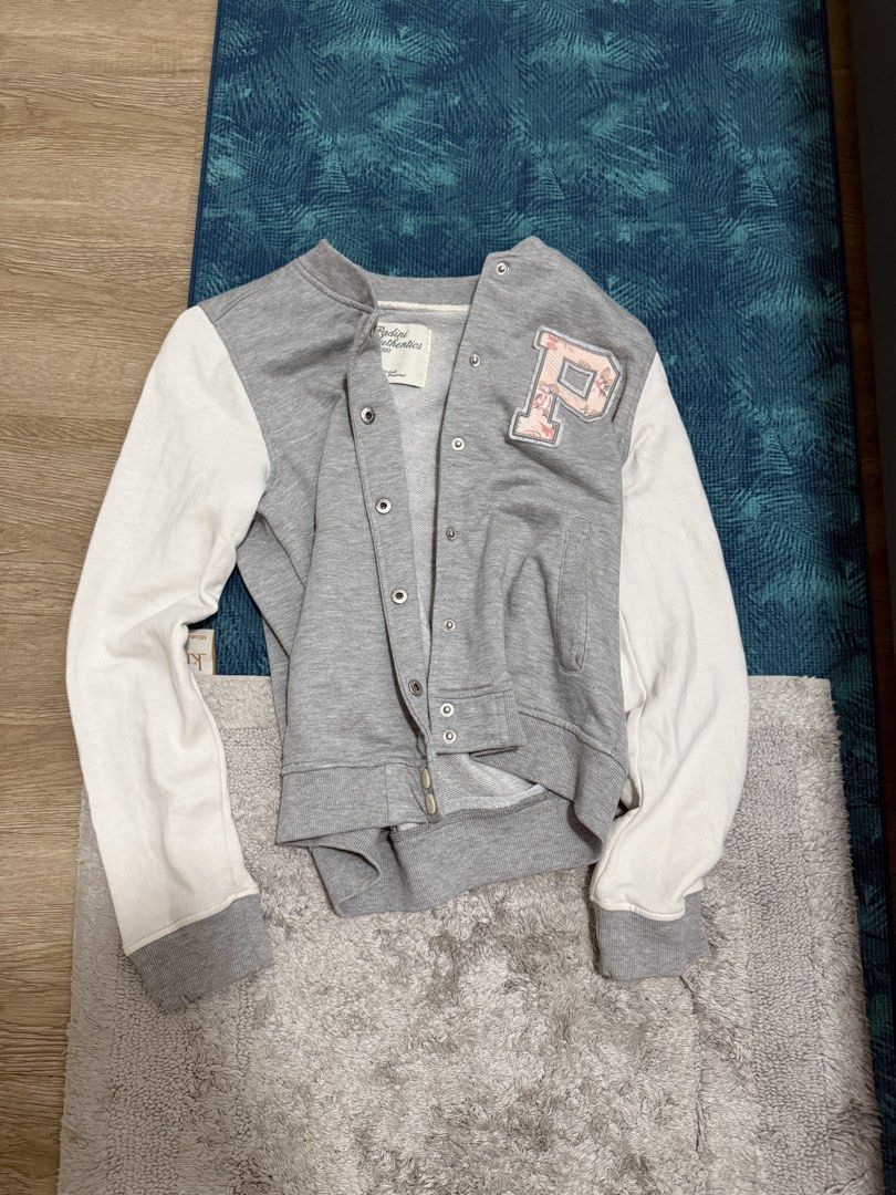 Varsity jacket (Category: Coats, Jackets and Outerwear) located in Singapore. Submitted by amberrrlily (Listing ID 1452963646, Image 1). Description: XS-S.