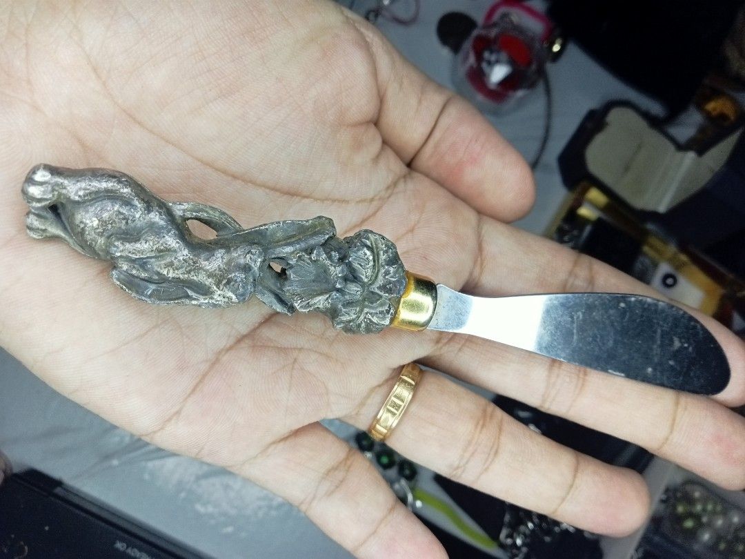Vintage Butter knife (Category: Knives & Chopping Boards) located in Davao. Submitted by kimpoycaye62726 (Listing ID 1452962171, Image 2). Description: .