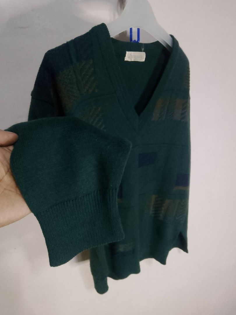 Vintage Wool Blend V neck Patterned Knitted Sweater (Category: Coats, Jackets and Outerwear) located in Binan City. Submitted by incnt (Listing ID 1453039277, Image 3). Description: 250 Pesos only add shipping fee Vintage Wool Blend V neck Patterned Knitted Sweater Size Small 19*24 Very good condition No issues "All brand names, logos, and images are registered trademarks of their respective owners. No affiliation or copyright infringement intend