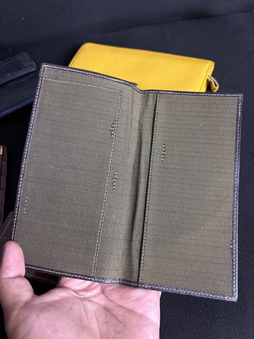 Wallet bundle (Category: Wallets & Card holders) located in Manila. Submitted by navarrojov61988 (Listing ID 1452941513, Image 2). Description: Chanel Ostrich Single Flap Bag.