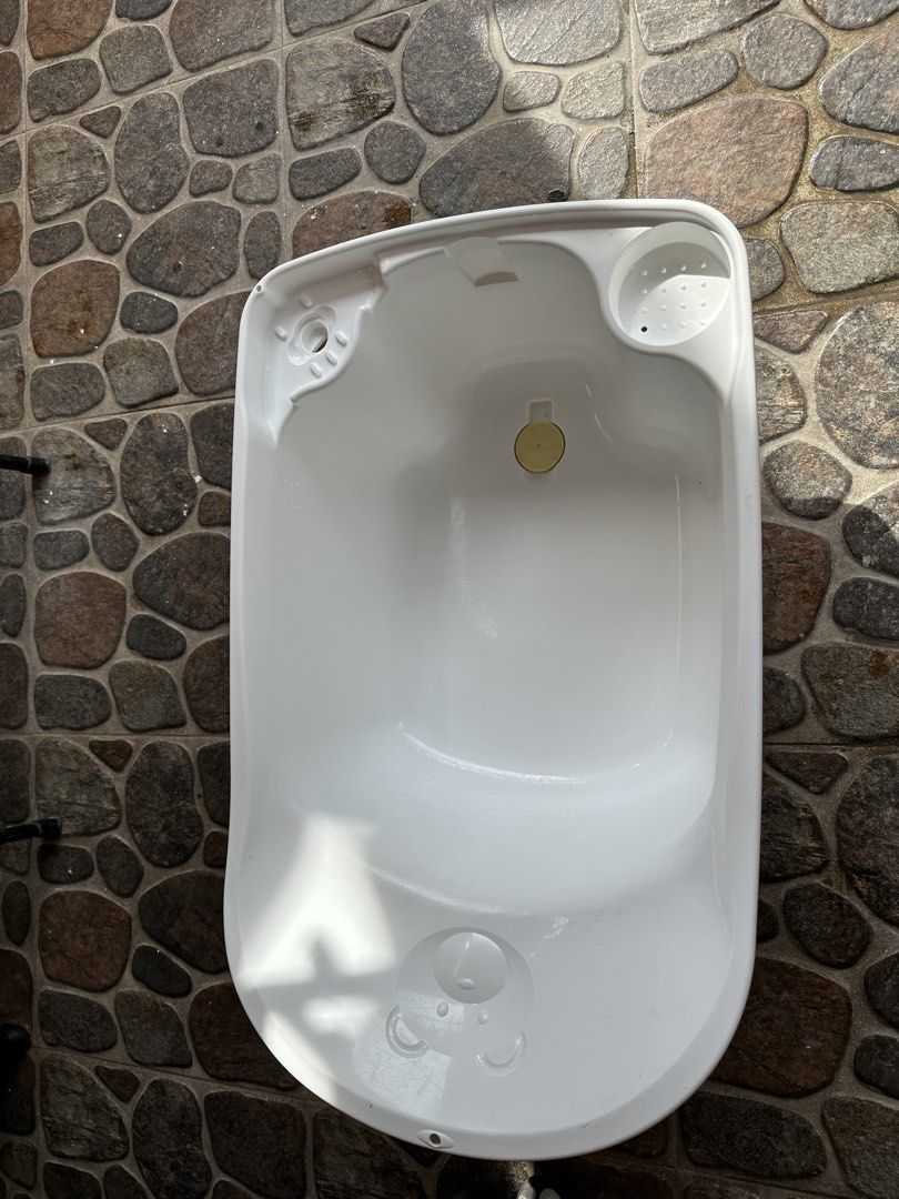 White Baby Bathtub with Bear Design (Category: Bathtub & Bath Accessories) located in Trece Martires City. Submitted by soriaalma57578 (Listing ID 1452938600, Image 1). Description: - White baby bathtub - Cute bear design on backrest - Built-in soap dish on the side - Convenient drain plug for easy emptying - Perfect for bathing your little one - Clean and ready for its new home.