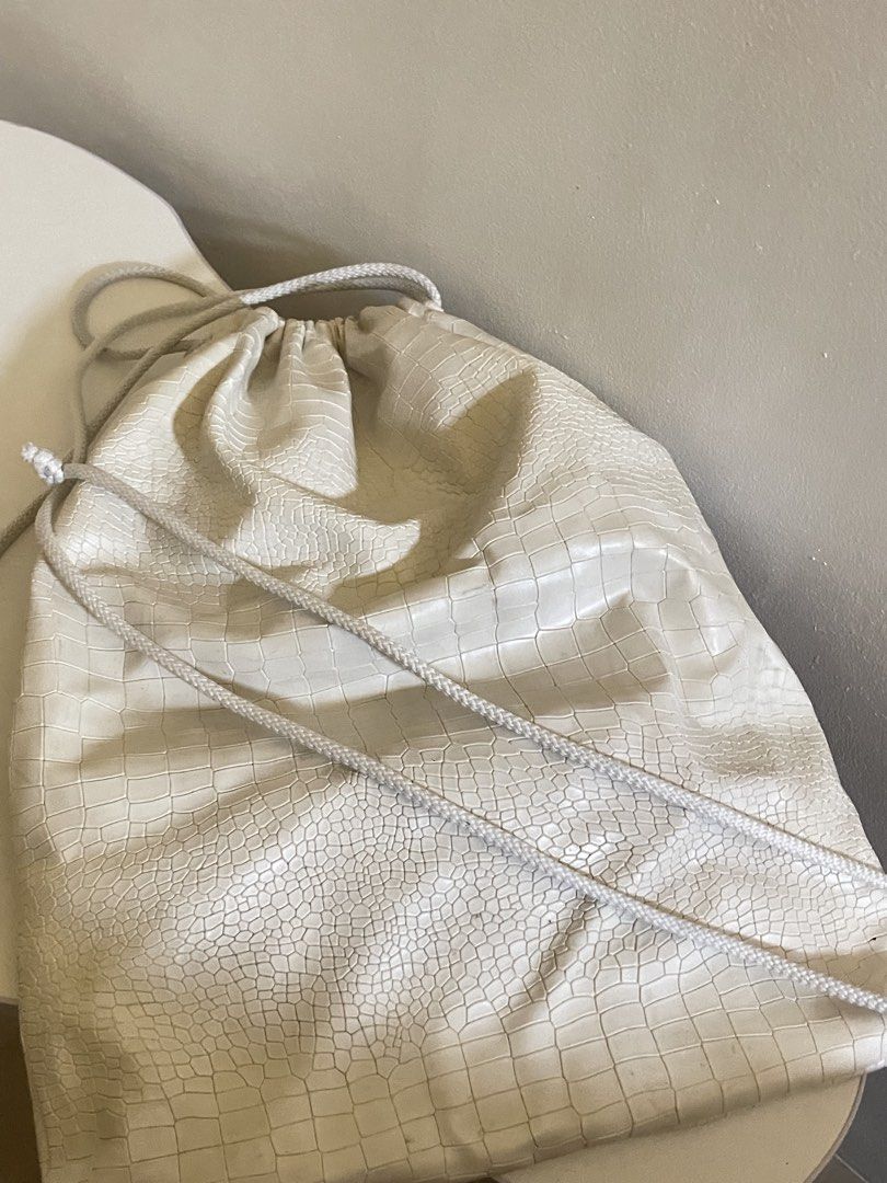 White Crocodile drawstring bag (Category: Backpacks) located in Taguig. Submitted by declutterwithtally (Listing ID 1452930190, Image 2). Description: .