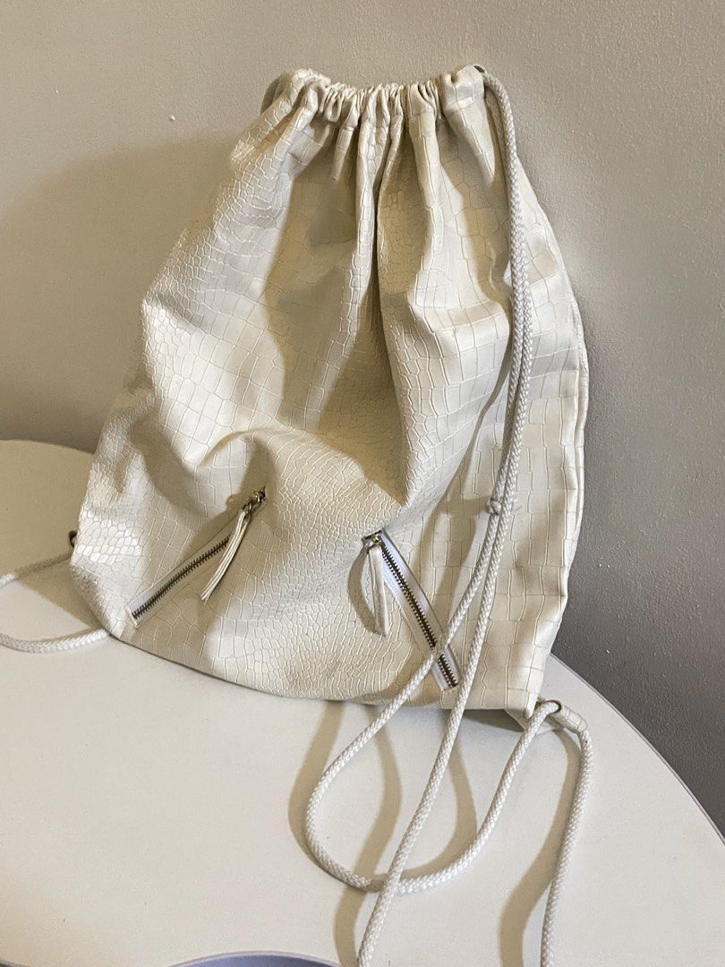 White Crocodile drawstring bag (Category: Backpacks) located in Taguig. Submitted by declutterwithtally (Listing ID 1452930190, Image 3). Description: .