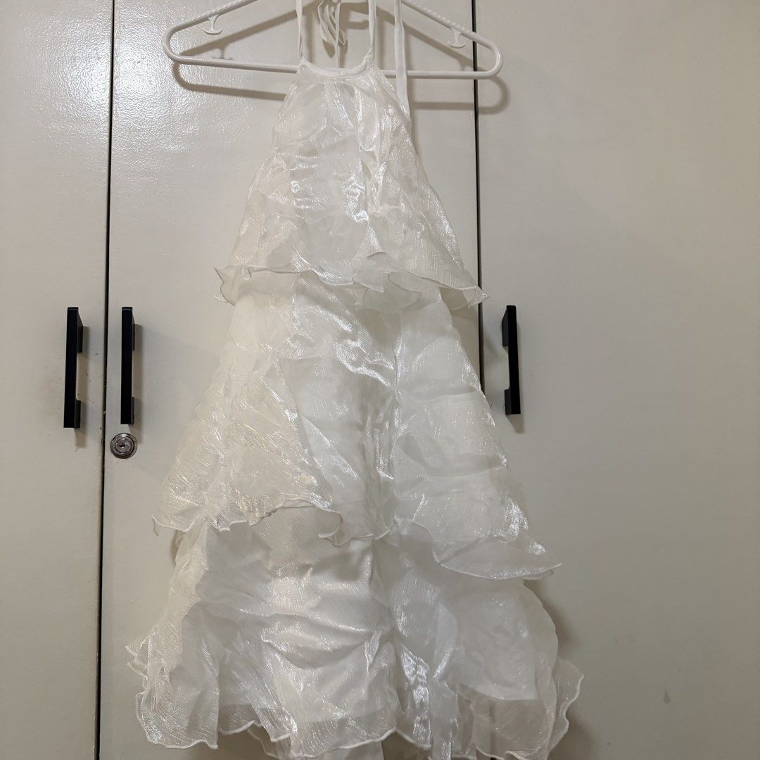 White Ruffled Halter Neck Dress Size S (Category: Dresses) located in Bulacan. Submitted by declutter_diary02 (Listing ID 1452885926, Image 2). Description: LP - UNUSED (fitted only) - White ruffled halter neck dress - Tiered ruffles for volume and texture - Ties at the back of the neck - Size: S PLEASE READ ‼️ MOP: Gcash or Bank transfer MOD: Lalamove/Grab or J&T (pickup only) Pickup time 12 PM ONWARDS Buyer will book and pay the shipping fee Lo