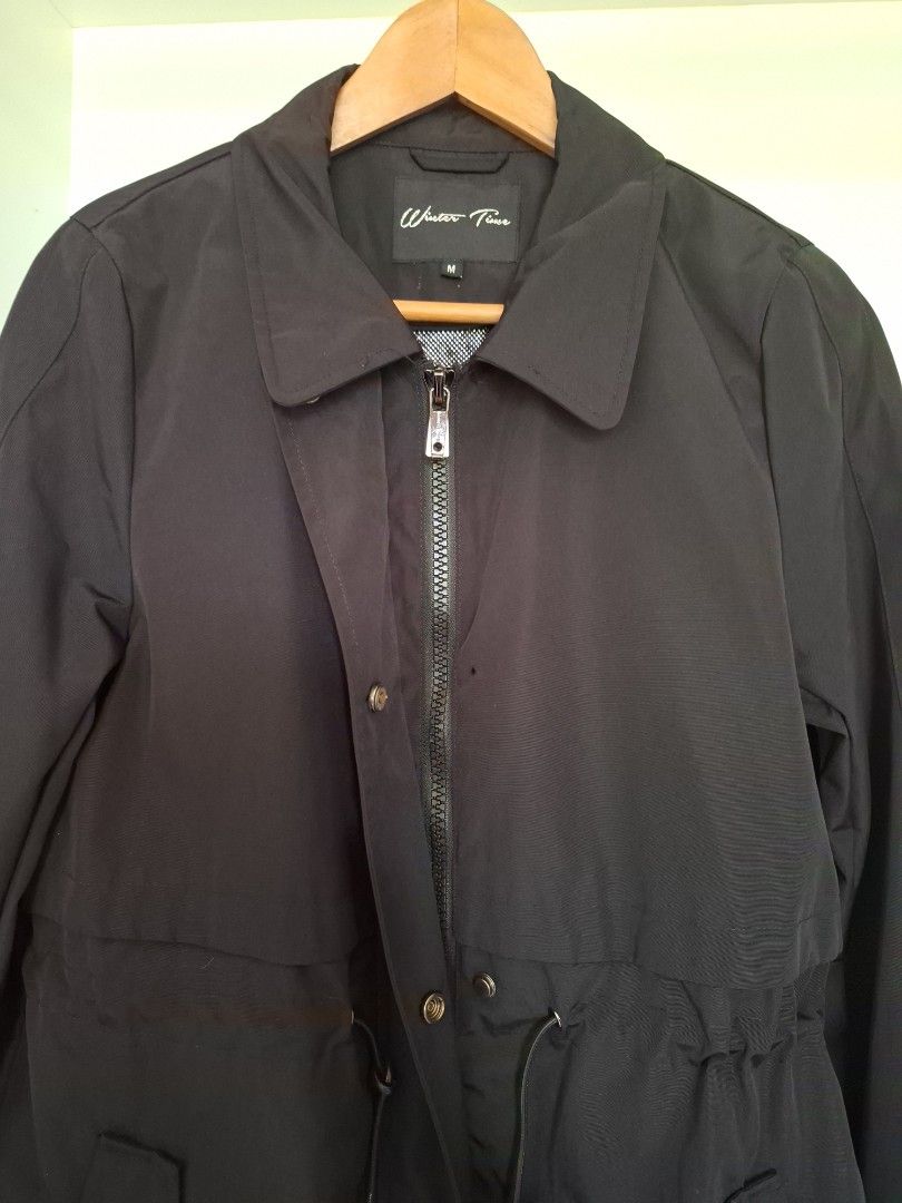 Winter jacket (Category: Coats, Jackets and Outerwear) located in Singapore. Submitted by tengreen (Listing ID 1452909553, Image 2). Description: Black medium winter jacket. Take note of one button faulty as shown on the pic. .