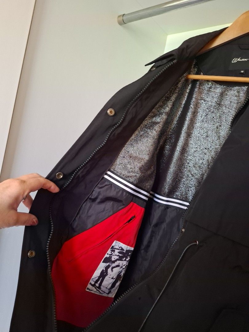 Winter jacket (Category: Coats, Jackets and Outerwear) located in Singapore. Submitted by tengreen (Listing ID 1452909553, Image 3). Description: Black medium winter jacket. Take note of one button faulty as shown on the pic. .